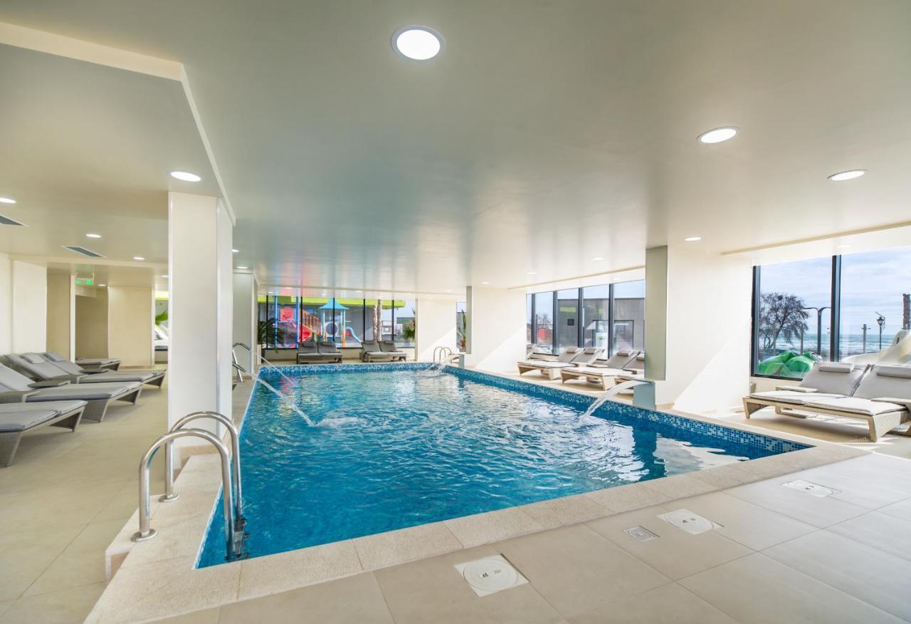 Moon Sea View Apartment - Spa N Pools Resort Mamaia Eksteriør billede